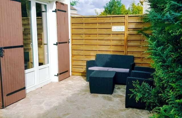 COSY BUNGALOW 15 MIN FROM PARIS, 300M FROM TRAIN STATION