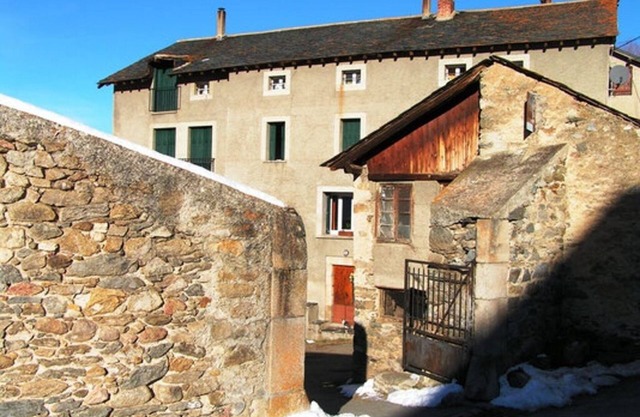 Cosy cottage in the heart of the farm
