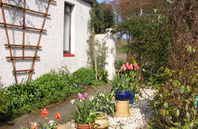 Cosy cottage just 10mins walk from the village with fine restaurants and bars.