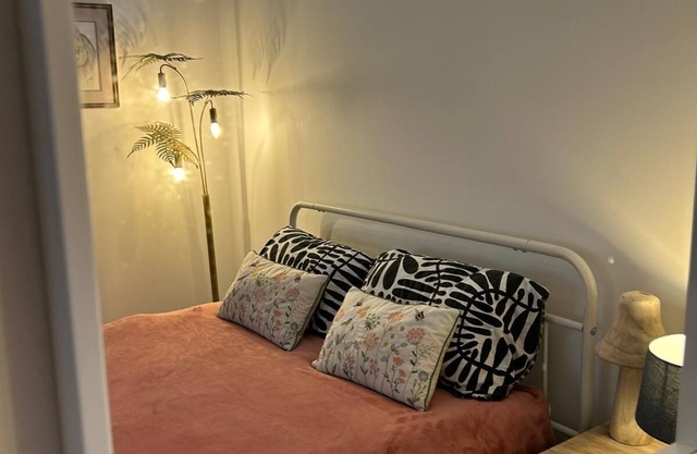 Cosy Double Room 5 Minutes from Station,Peaceful Area, Only 20 Minutes to London