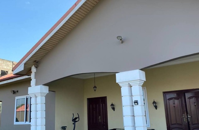 Cosy family villa providing a relaxing atmosphere in Tema .Close to restaurants.