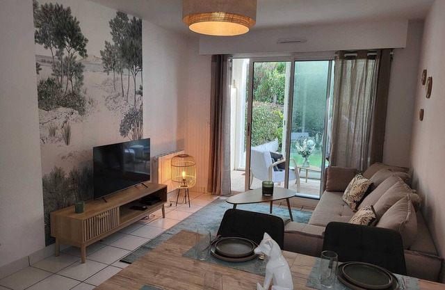 Cosy ground floor apartment for 4 to 6 people by the sea