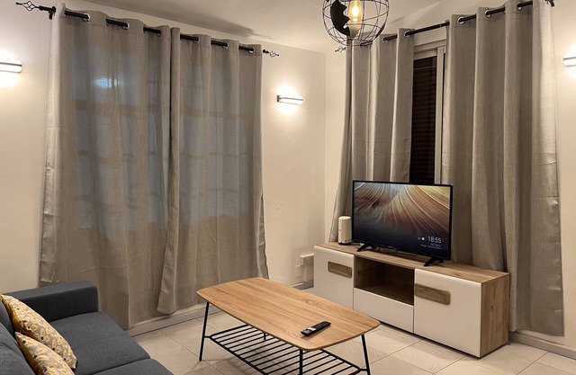 Cosy Home For Your Stay-10Mins to the Beach