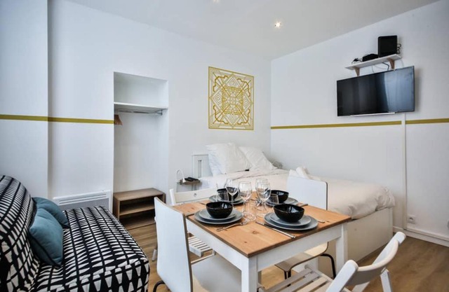 cosy independant studio proche gare et jardin