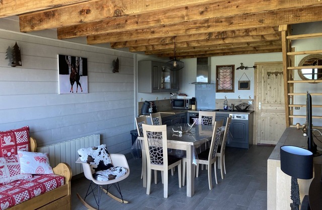 Cosy lake view chalet
