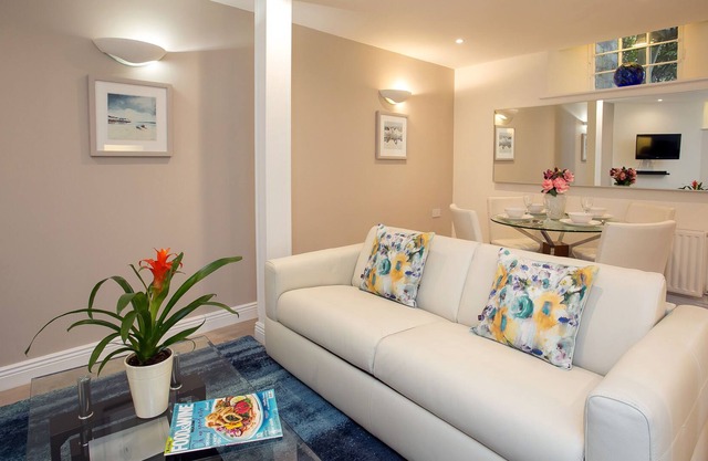Cosy & modern 1 bedroom apartment located in the quiet area of Ballsbridge