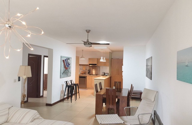 Cosy, modern apartment convenient with nearby beach, shops & supermarkets