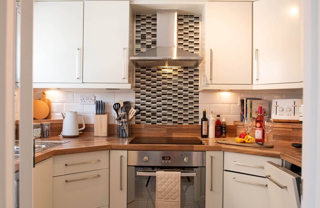 Cosy Modern Flat with Secure Free Parking & Wifi