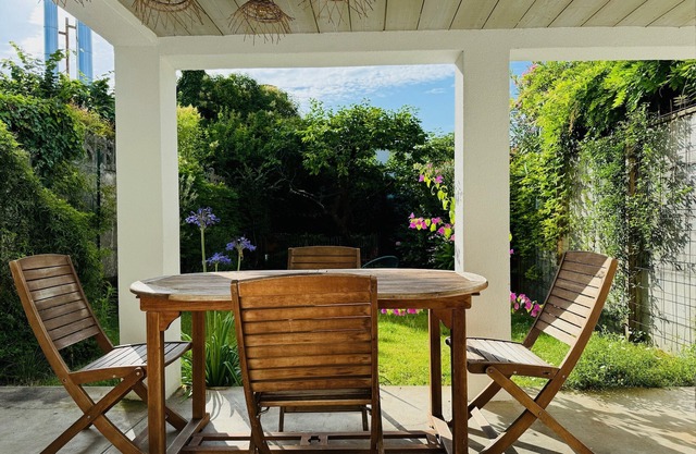 Cosy outbuilding 200 m from streetcar & CHU