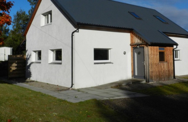 Cosy, peaceful cottage with views to hills and woodlands