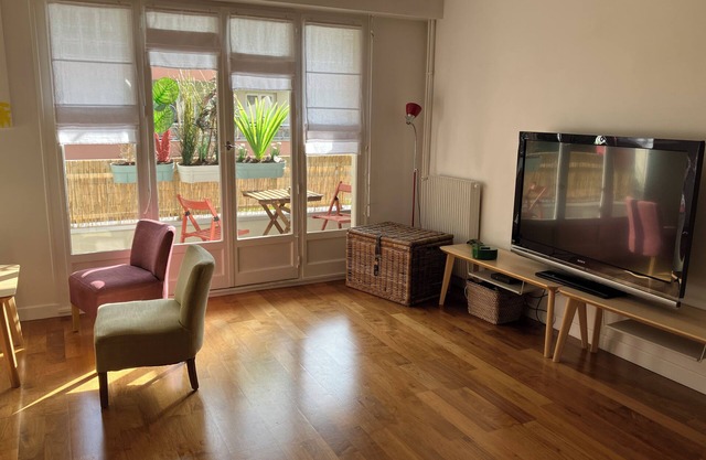 Cosy, quiet apartment with balcony and parking