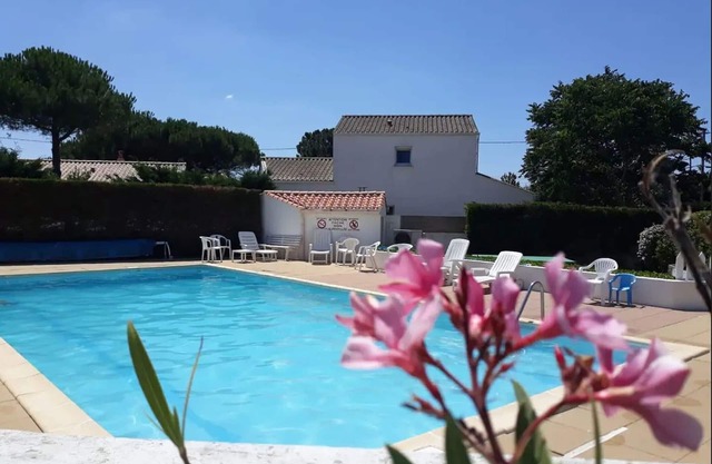 Cosy Renovated Apartment with Heated Pool Near Beach