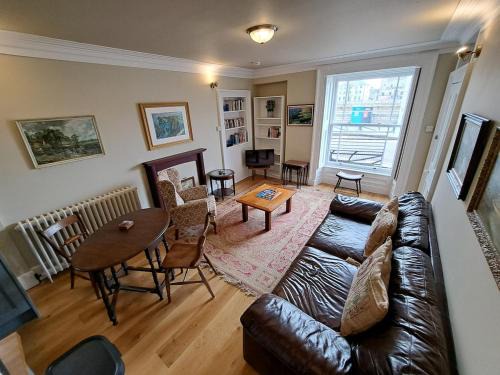 Cosy Riverside Apartment