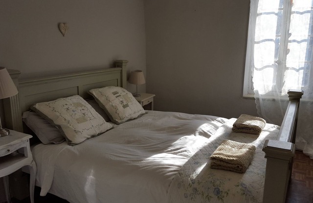 Cosy rural 3 bed stone cottage with terrace within walking distance of the river