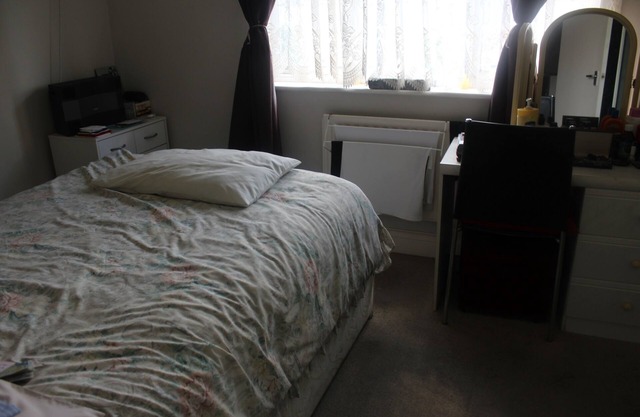 Cosy, spacious room located in very safe area in South East London