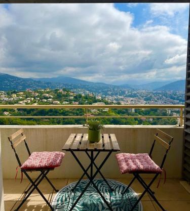 Cosy studio avec parking et vue féerique