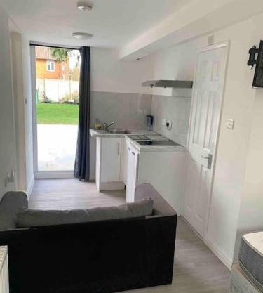Cosy Studio Flat-Just Renovated-Free Street Parking & Independent Entrance