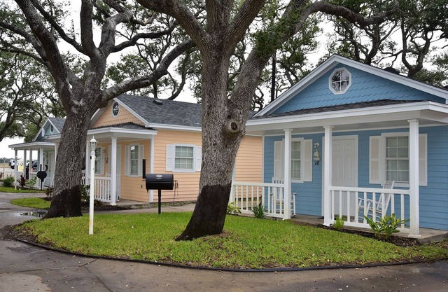 Cottage 02 of D&R Pelican Bay Resort