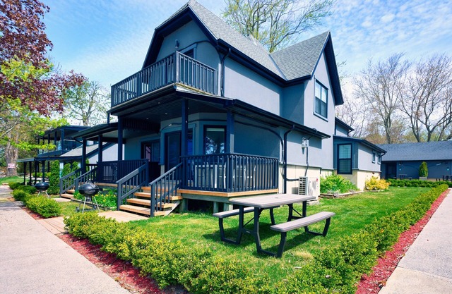 Cottage 12: Beachfront Cottage Escape
