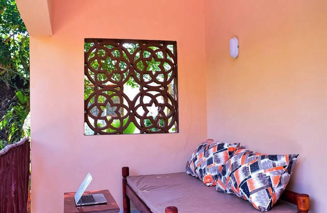 Cottage 2 - Beach 2km, Wifi, SmartTV, Parking - by Mango Tree Cottages Kilifi