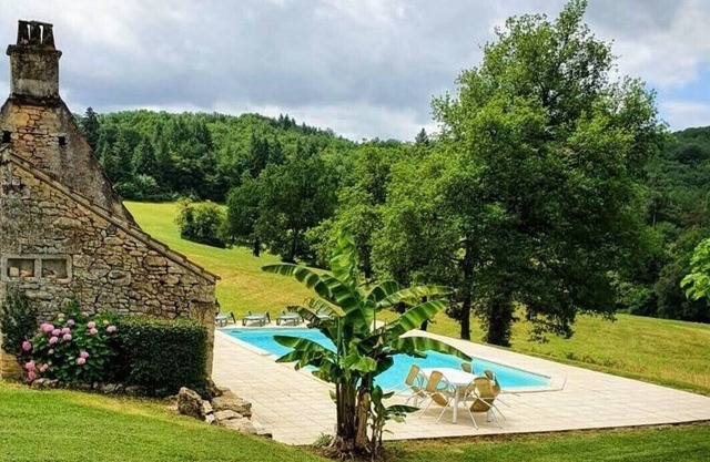 Cottage 6 pers. Private swimming pool near LES EYZIES Périgord Noir