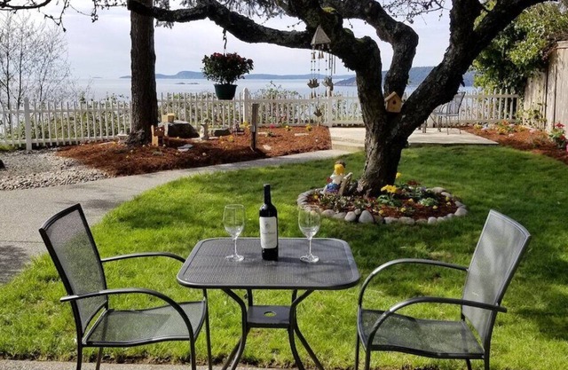 Cottage by the Sea Su
