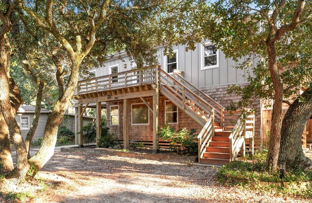 Cottage by the Beach! 3BR, Pet-Friendly, Large Yard