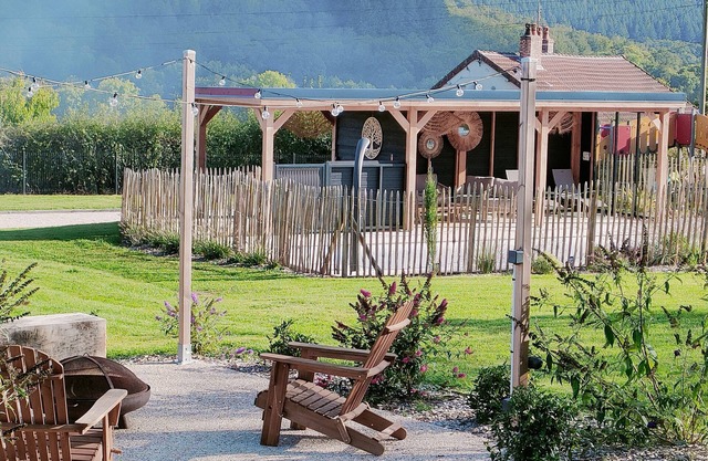 Cottage 'Chalet, Aux Portes Du Morvan' with Mountain View, Private Pool and Wi-Fi