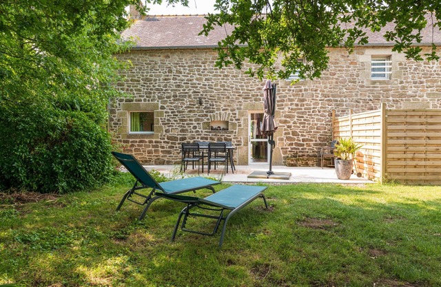 Cottage 'Chez Nous' with Private Terrace, Shared Garden and Wi-Fi