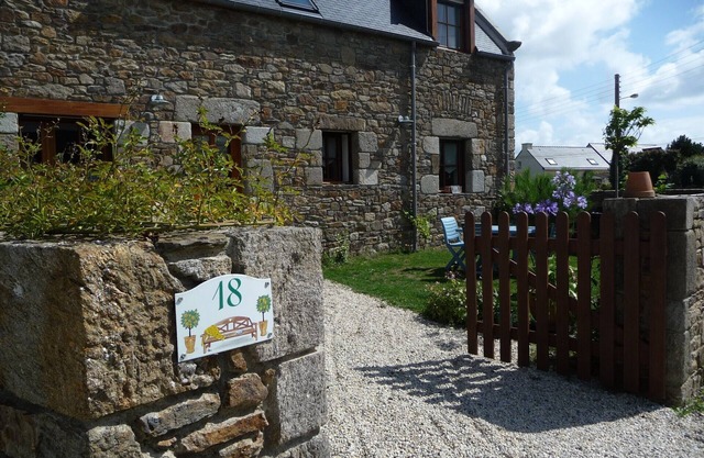 Cottage country house in ST Coulomb 800M beaches, near St Malo