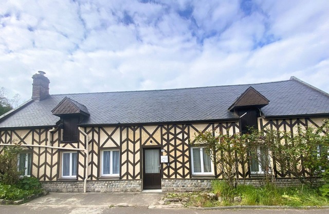 COTTAGE DE VITTEFLEUR fully renovated, living room 50 m2, large enclosed garden, 3 ears of corn