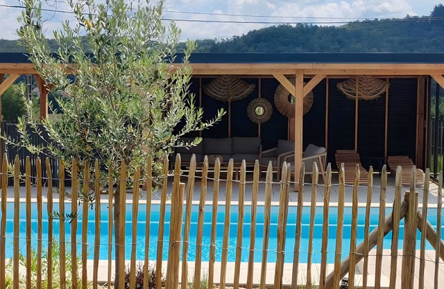 Cottage 'Gîte, Aux Portes Du Morvan' with Mountain View, Private Pool and Wi-Fi