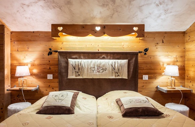 Cottage 'Gîte Colomban' with Mountain View, Shared Garden and Wi-Fi