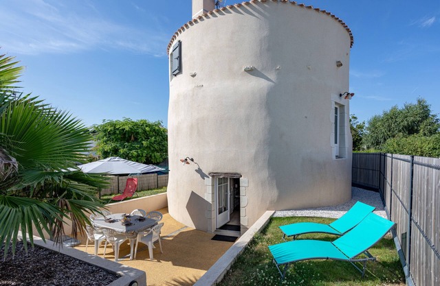 Cottage 'Gîte La Tourette' with Private Terrace, Private Garden and Wi-Fi