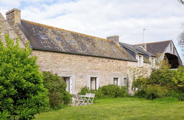Cottage 'Hortensias - Plage 5min En Voiture' with Private Terrace and Private Garden