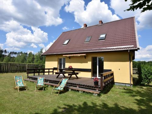 Cottage in a quiet location by the lake Mausz, Parchowo in Kashubia