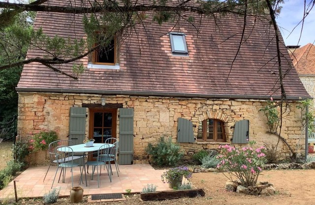 Cottage in Périgord with private pool, pets allowed