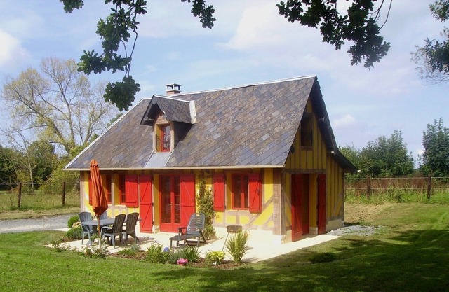 Cottage in the quiet of the countryside of the Pays d'Auge.