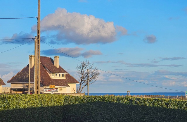 Cottage Lagoon Normandie, sea view, beach 75 m away, private swim spa and garden