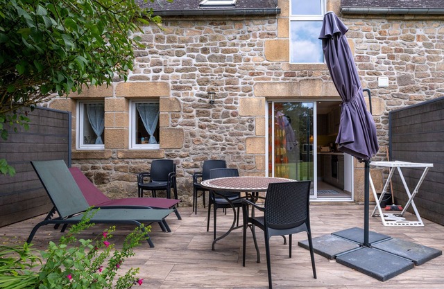 Cottage 'Le Cocon' with Private Terrace, Shared Garden and Wi-Fi