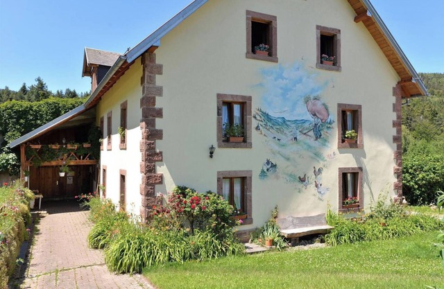 Cottage "Les Hirondelles" with Mountain View, Shared Garden & Wi-Fi