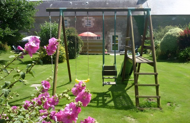 Cottage 'Mon Nid' with Private Terrace, Shared Garden and Wi-Fi