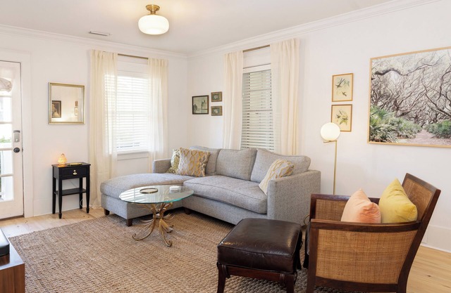 Cottage Near Forsyth Park, Heated Pool Access