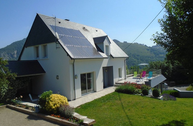 Cottage near Lourdes 12 people