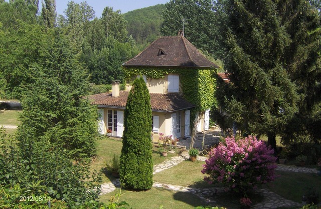 Cottage near Sarlat - swimming pool 14 /7m and its jacuzzi shaded park of 5000m