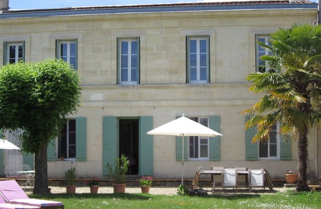 Cottage of 1853 ideal for family and/or wine enthusiasts