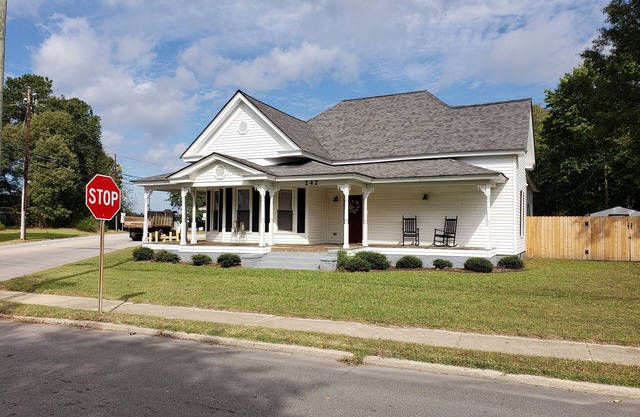 Cottage on the Boulevard -3 Bds, 6-8 ppl