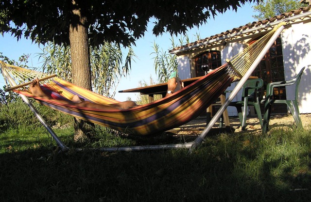 Cottage, POOL, 3 Bedrooms, sleeps 5, its own shady garden, WIFI in meadowland