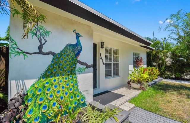 Cottage w Peacocks Managed by BNR Vacation Rentals