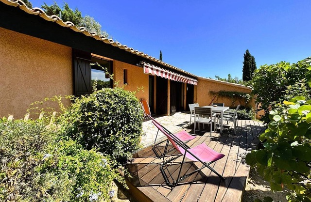 Cottage with 2 bedrooms for 4 people with shared pool and tennis
